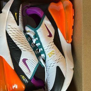 (LAST PRICE DROP) Brand new in box Nike air max 270